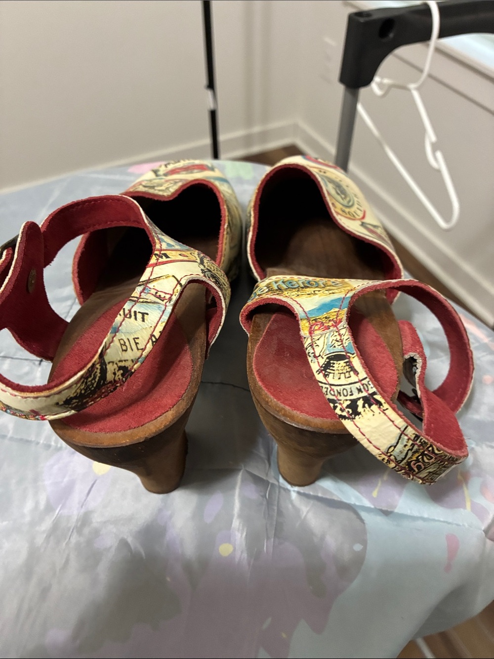 Sanita Women's Vintage-Style Printed Mary Jane Shoes in Cream and Red - Picture 3 of 3